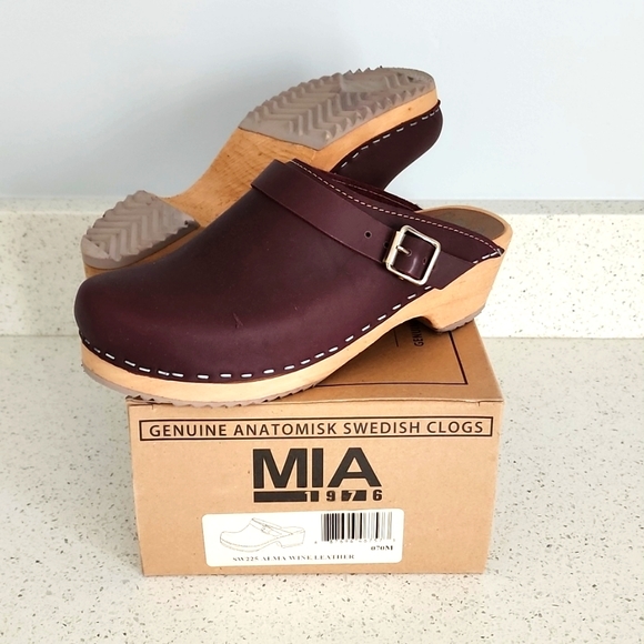 mia, Swedish Clogs, 7M, Leather, Wine - Picture 1 of 4